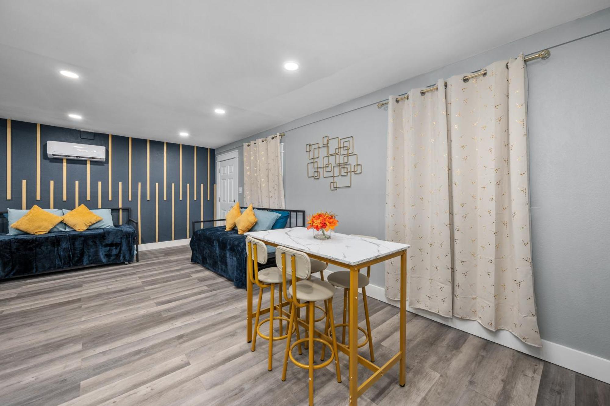 Modern 2Br City Center Getaway With Free Park Houston Bagian luar foto